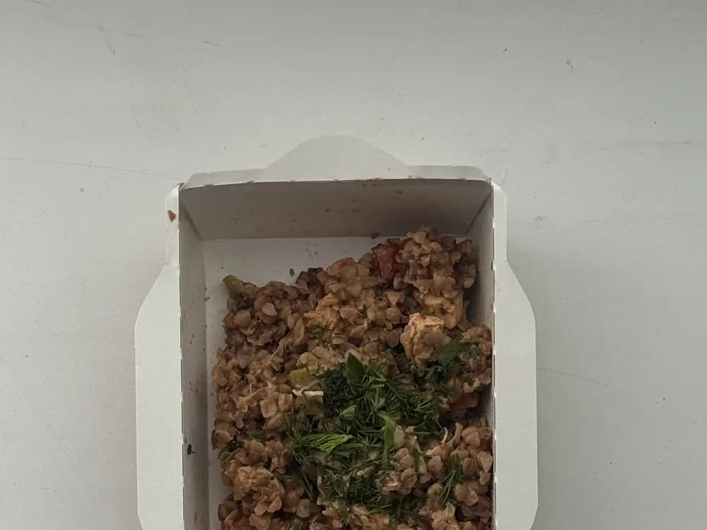 Куриная грудка с кабачком и гречкой