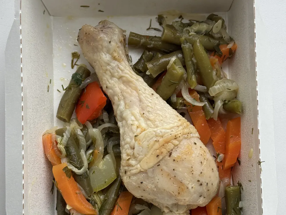 Куриные голени с овощами