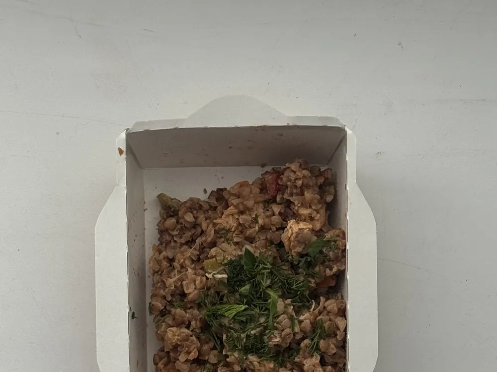 Куриная грудка с кабачком и гречкой