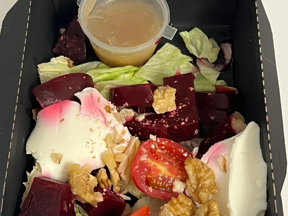 Салат со свёклой и творожным сыром